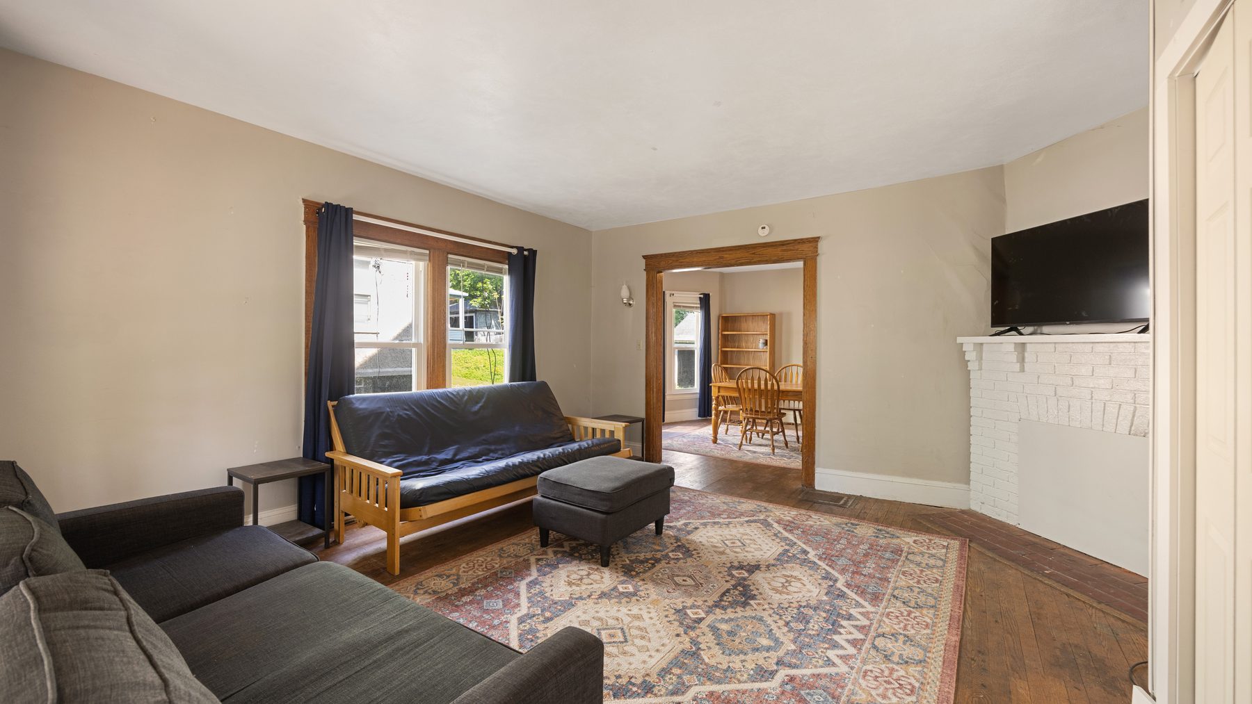 135 Redfield Place - living room