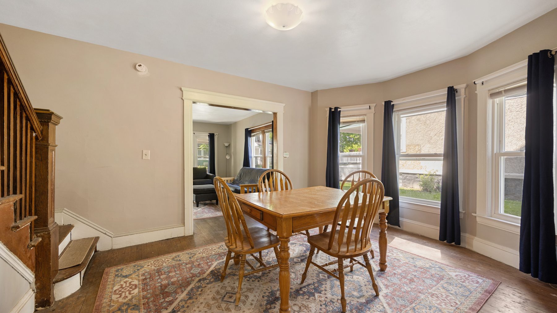 135 Redfield Place - dining room looking toward the kitchen