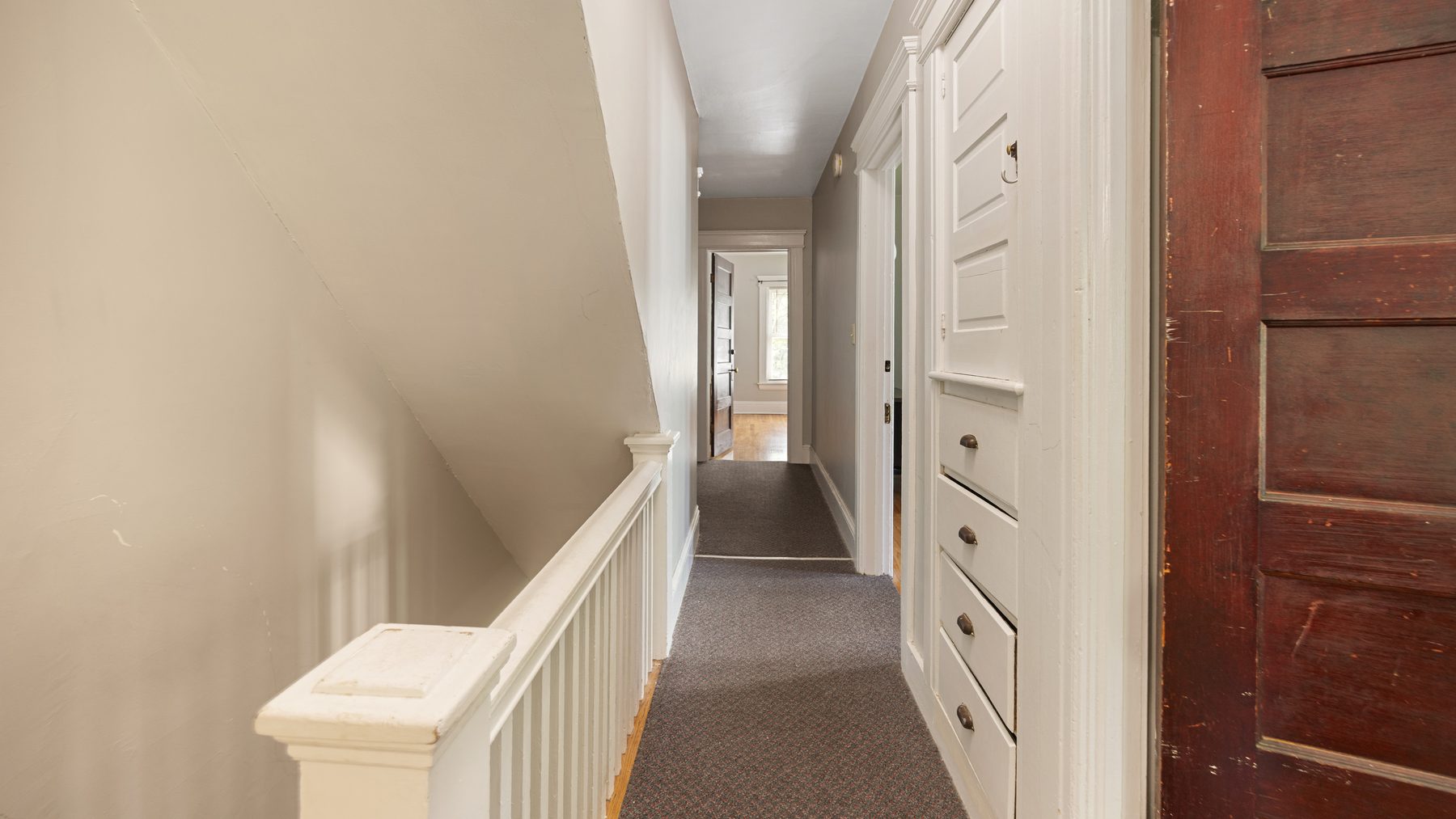 135 Redfield Place - upstairs hallway
