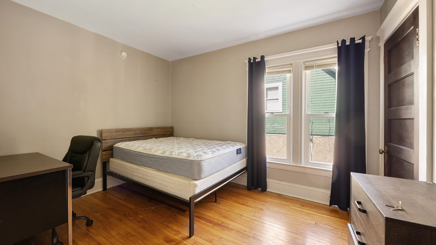 135 Redfield Place - bedroom with desk and dresser