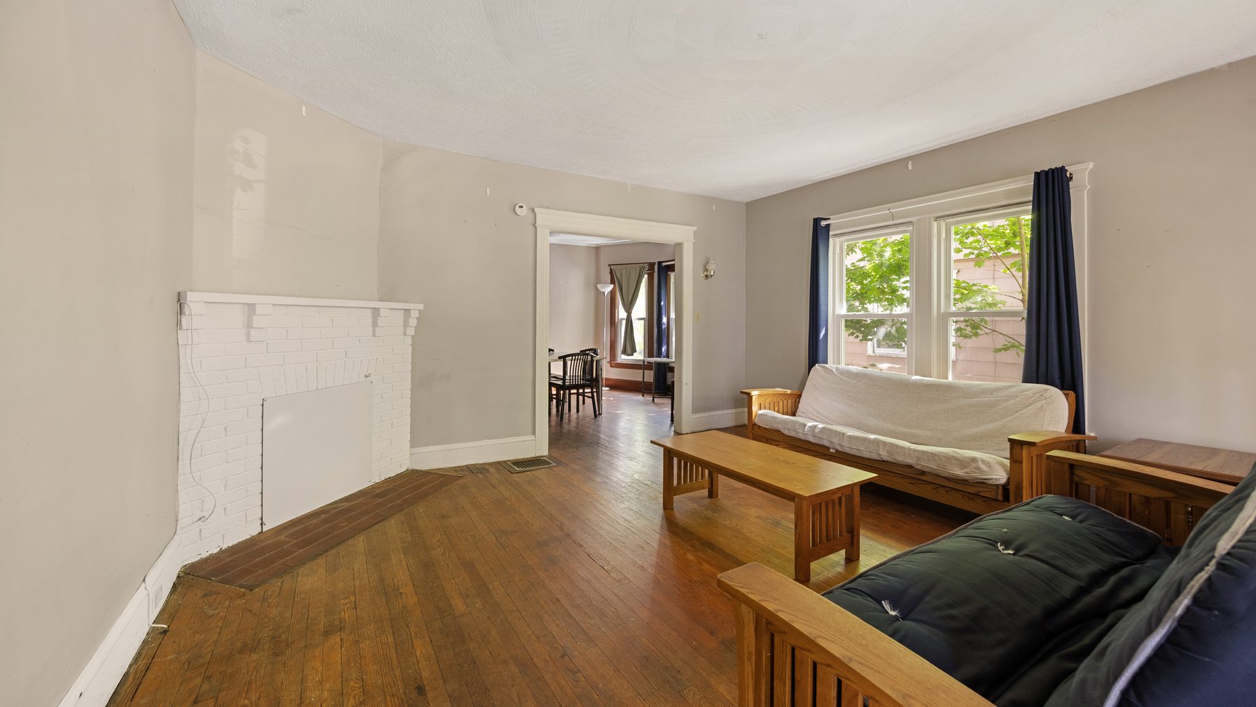 137 Redfield Place - living room