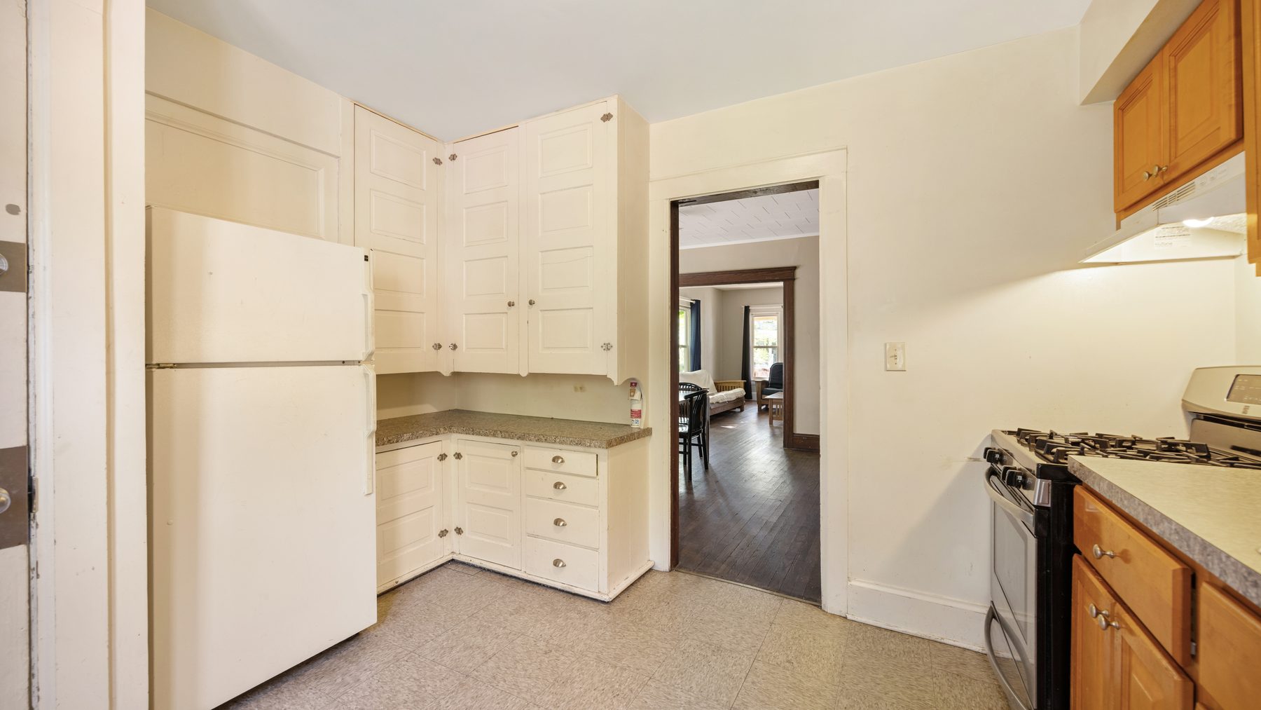 137 Redfield Place - kitchen with full-size refrigerator and built-in cabinetry