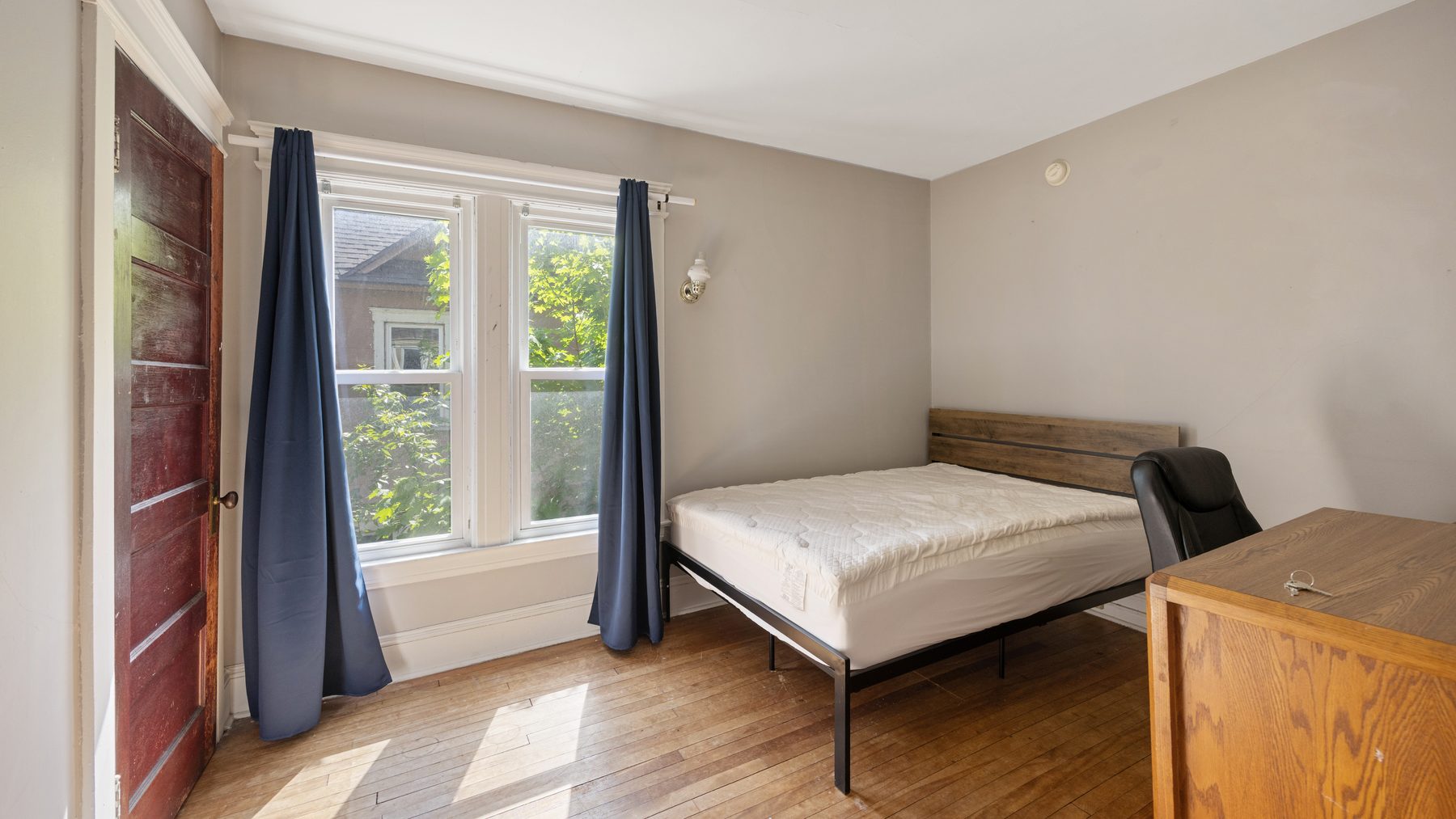 137 Redfield Place - bedroom with desk
