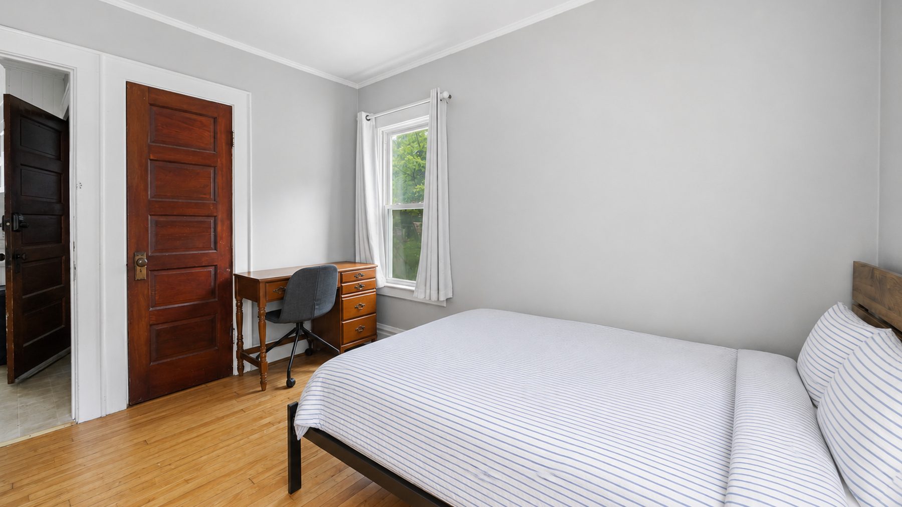 823 Ackerman Avenue - bedroom with desk and closet