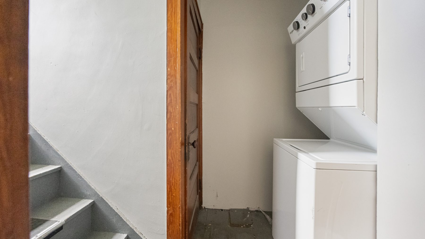 823 Ackerman Avenue - laundry — washer and dryer