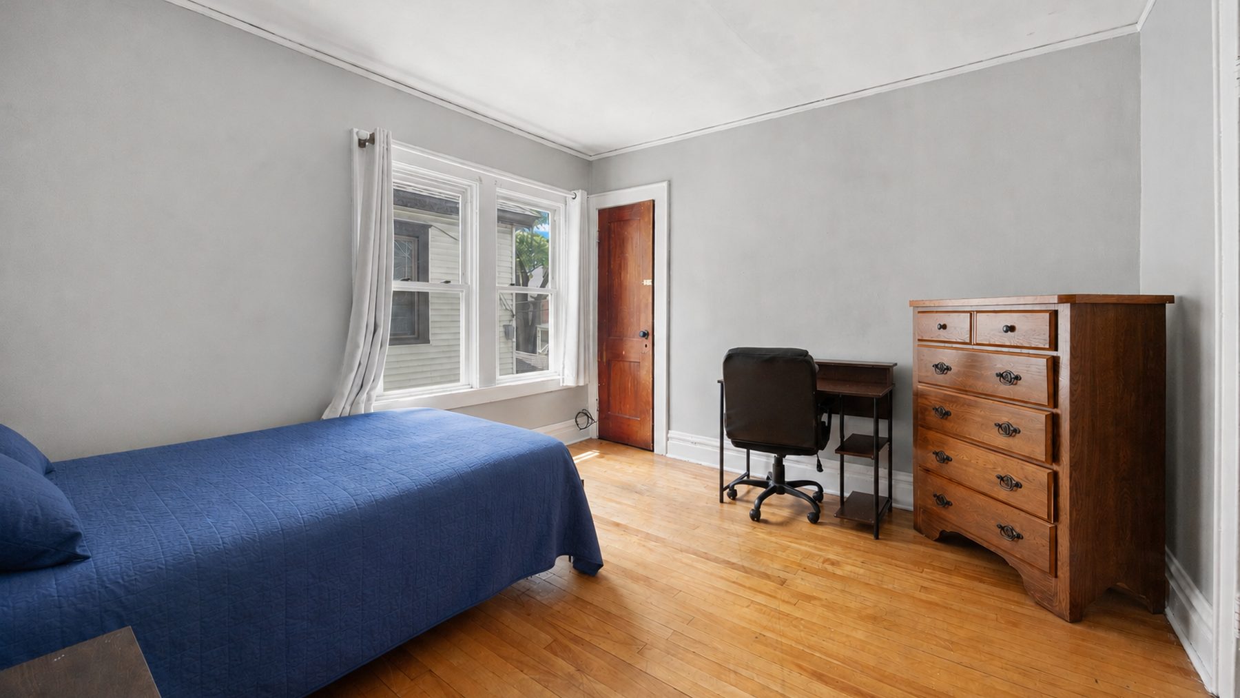 825 Ackerman Avenue - bedroom with desk and dresser