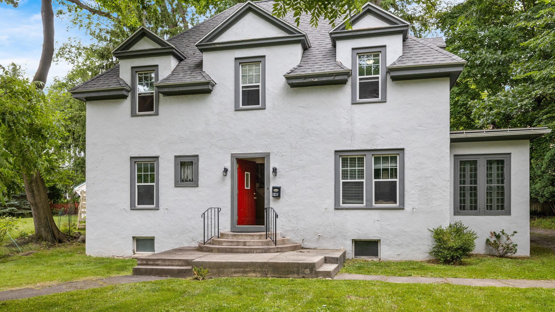 941 Comstock Avenue - front exterior