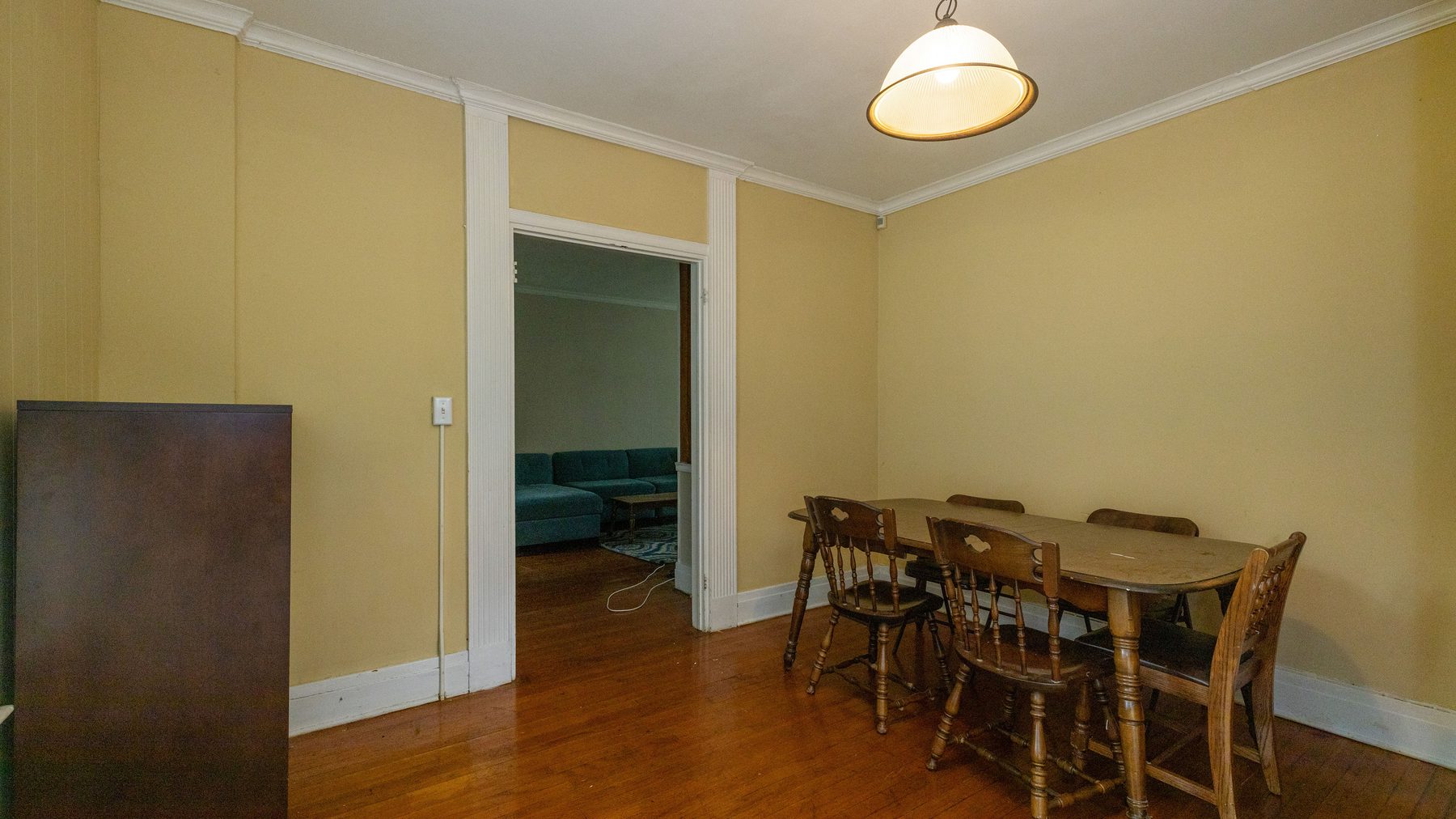 941 Comstock Avenue - dining room looking through to the living room