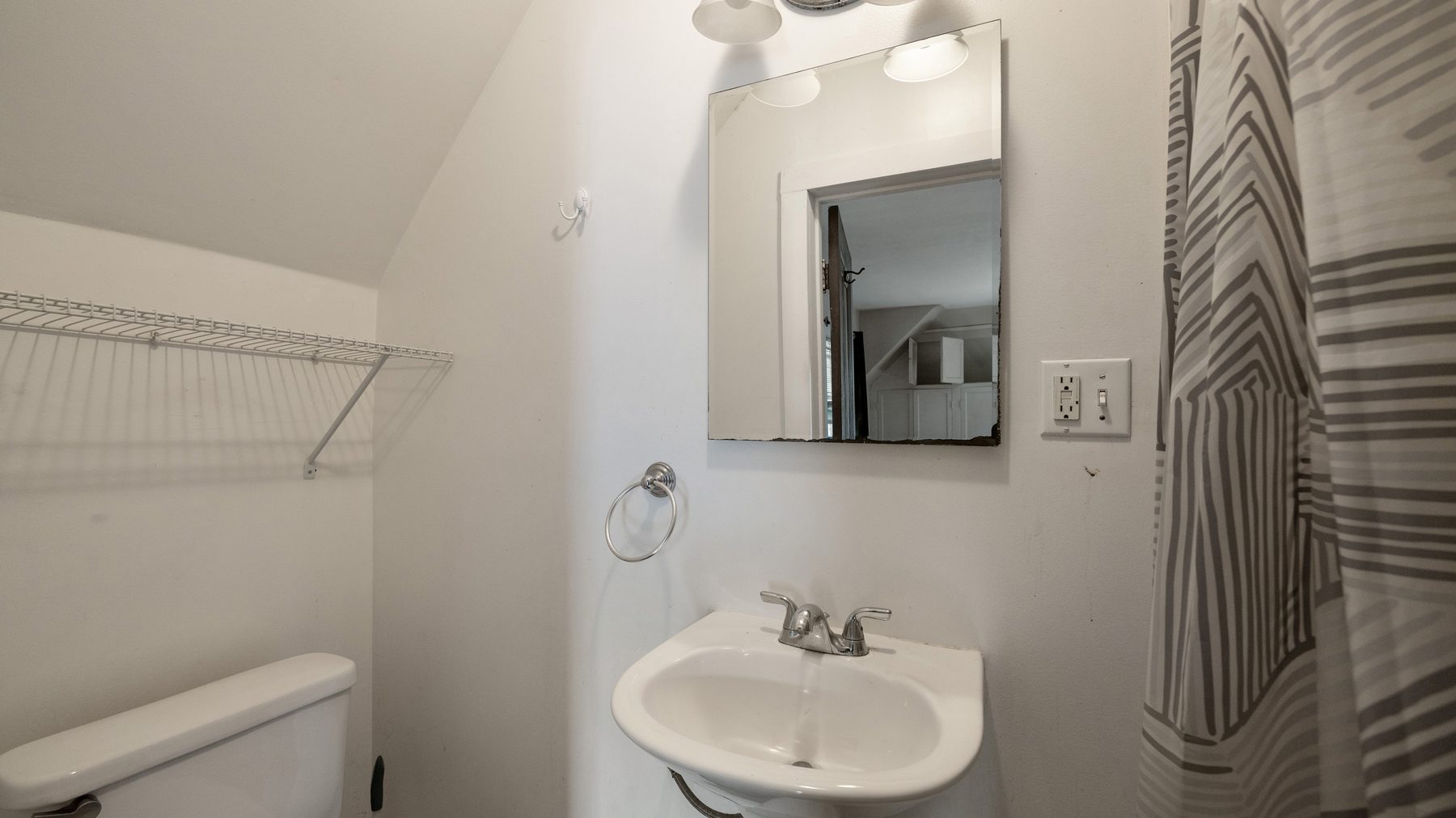 941 Comstock Avenue - full bath