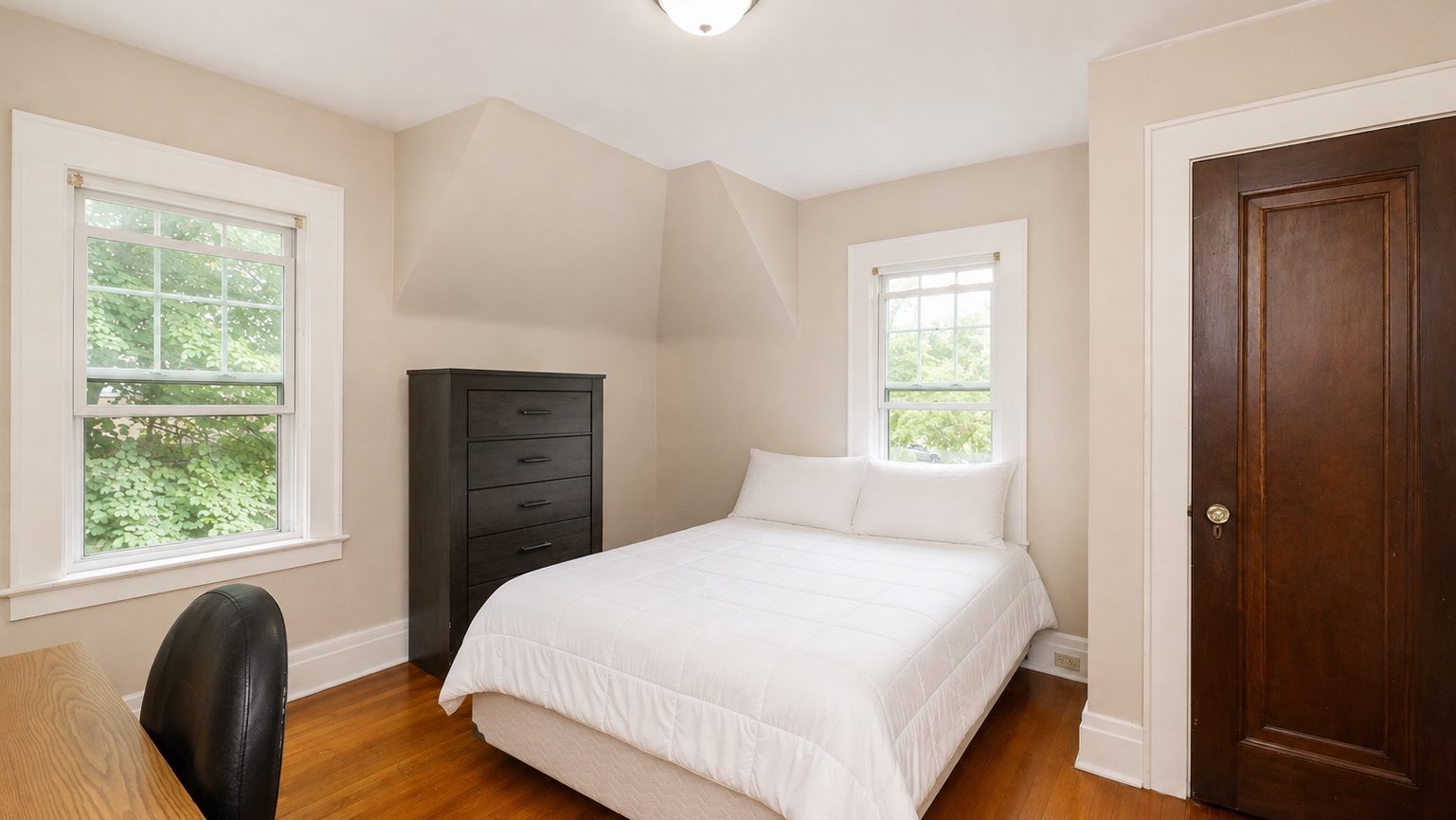 941 Comstock Avenue - bedroom with dresser and desk