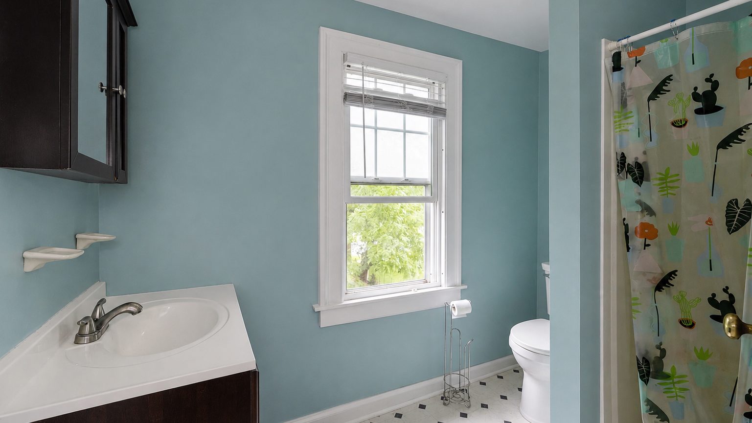 941 Comstock Avenue - full bath with tub and shower