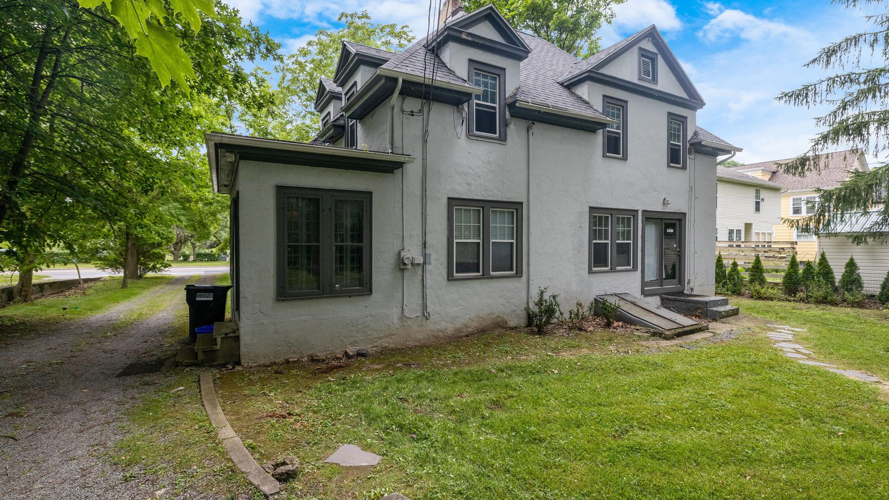 941 Comstock Avenue - rear exterior and driveway