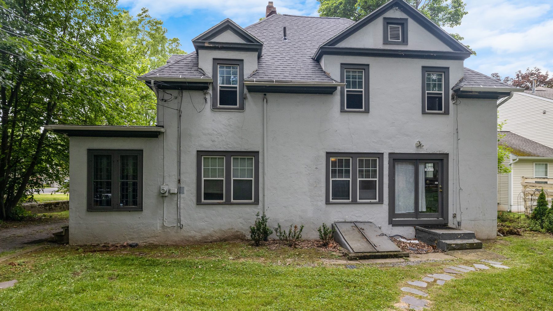 941 Comstock Avenue - rear exterior and yard